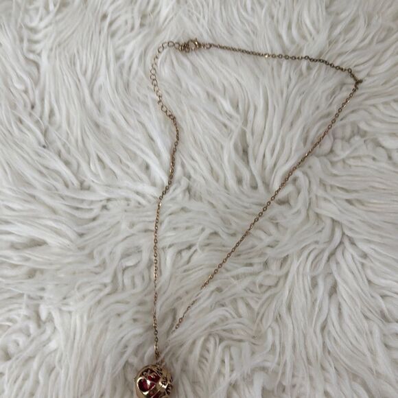 Elegant Gold and Red Pendant Necklace - Picture 5 of 7